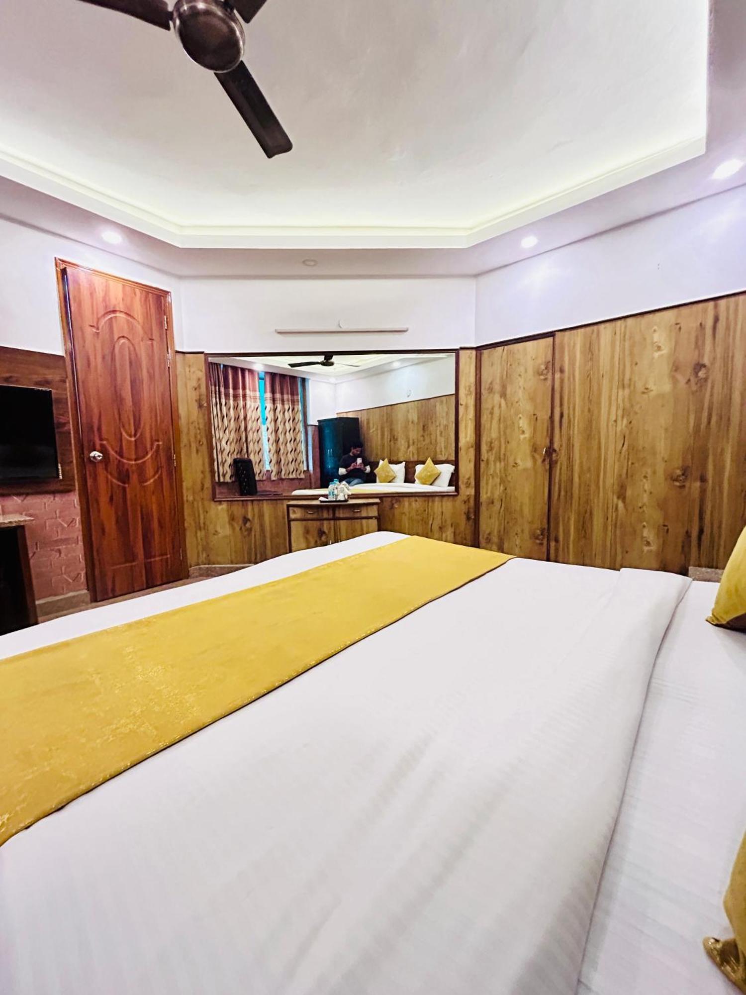 Hotel Satwah Home Stay Just 10 Minute Away Form Nizamuddin Railway Station New Delhi Exteriör bild